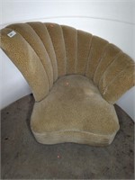SHELL BACK LEOPARD PRINT ACCENT CHAIR