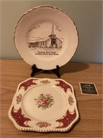 Lot of 2 Decorative Plates