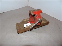 Bench Vice 3 1/2"