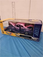 DIE CAST 1941 PLYMOUTH   SCALE 1/18