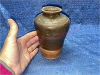 Vtg pottery vase - 6in tall