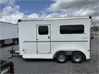 2011 Sundowner Charter SE Horse trailer