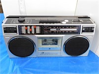 GE 3 BAND CD PLAYER - AM/FM STEREO CASSETTE
