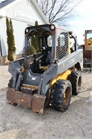 JOHN DEERE 318D SKID STEER