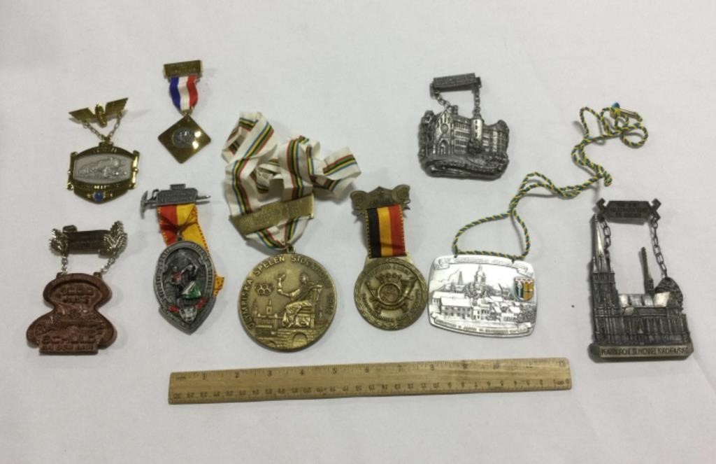 9 Award medals & pins