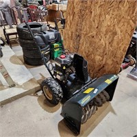 30" Yardworks Snow Blower w Elec. Start