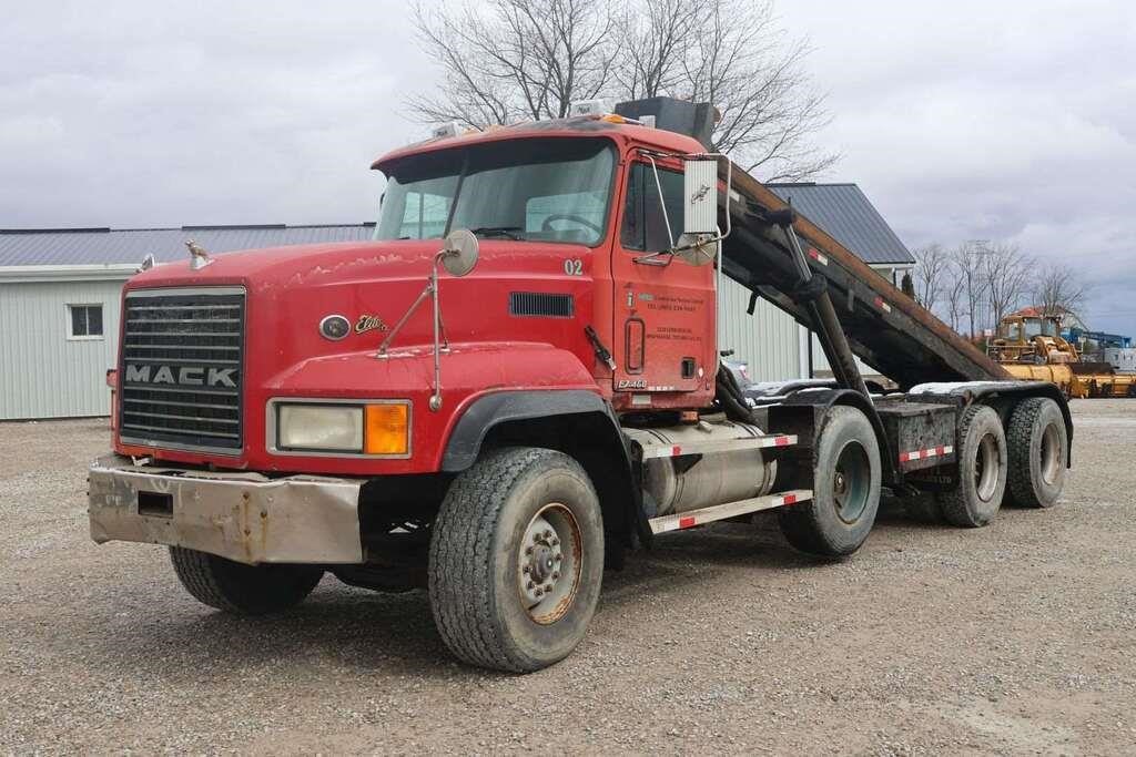 2000 MACK CL TRI-AXLE ROLL OFF TRUCK