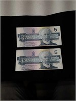 Pair 1986 Consecutive $5 Canadian Bills
