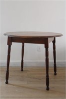 MID 19TH CENTURY ROUND DINING TABLE