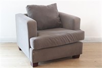MODERN UPHOLSTED CUSHIONED ARMCHAIR