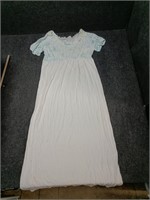 Vintage nightgown, size small / medium