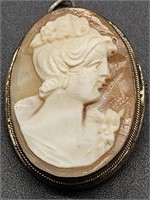 Vintage Cameo Brooch / Pendant