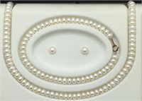 Genuine Freshwater Cultured Pearls In Case, 10k