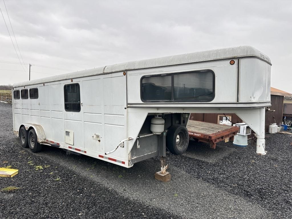 1995 horse trailer with living quarters
