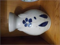 Williamsburg pottery vase