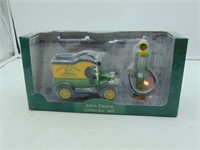 John Deere Collector Set -Delivery Car and Gas Pum