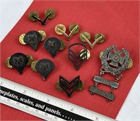 Vintage US Army military metal pins