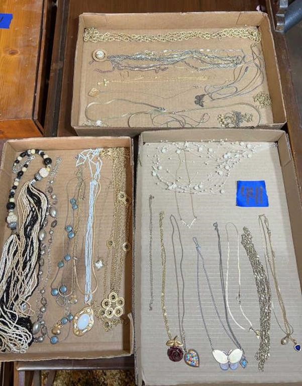 Jewelry :  necklaces
