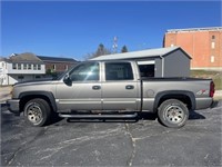 2006 CHEVY SILVERADO 4x4 w/150,407 MILES