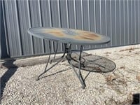 METAL ROUND OUTDOOR TABLE.
