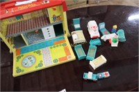 FISHER-PRICE HOSPITAL WITH ACCESSORIES