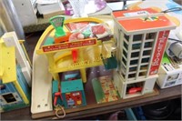 FISHER-PRICE GARAGE AND ACCESSORIES