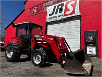 2015 Massey Ferguson 1652 Tractor w/Loader/Forks