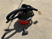 CRAFTSMAN 2.5 GALLON SHOP VAC LIKE NEW