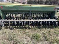 JD 8200 GRAIN DRILL