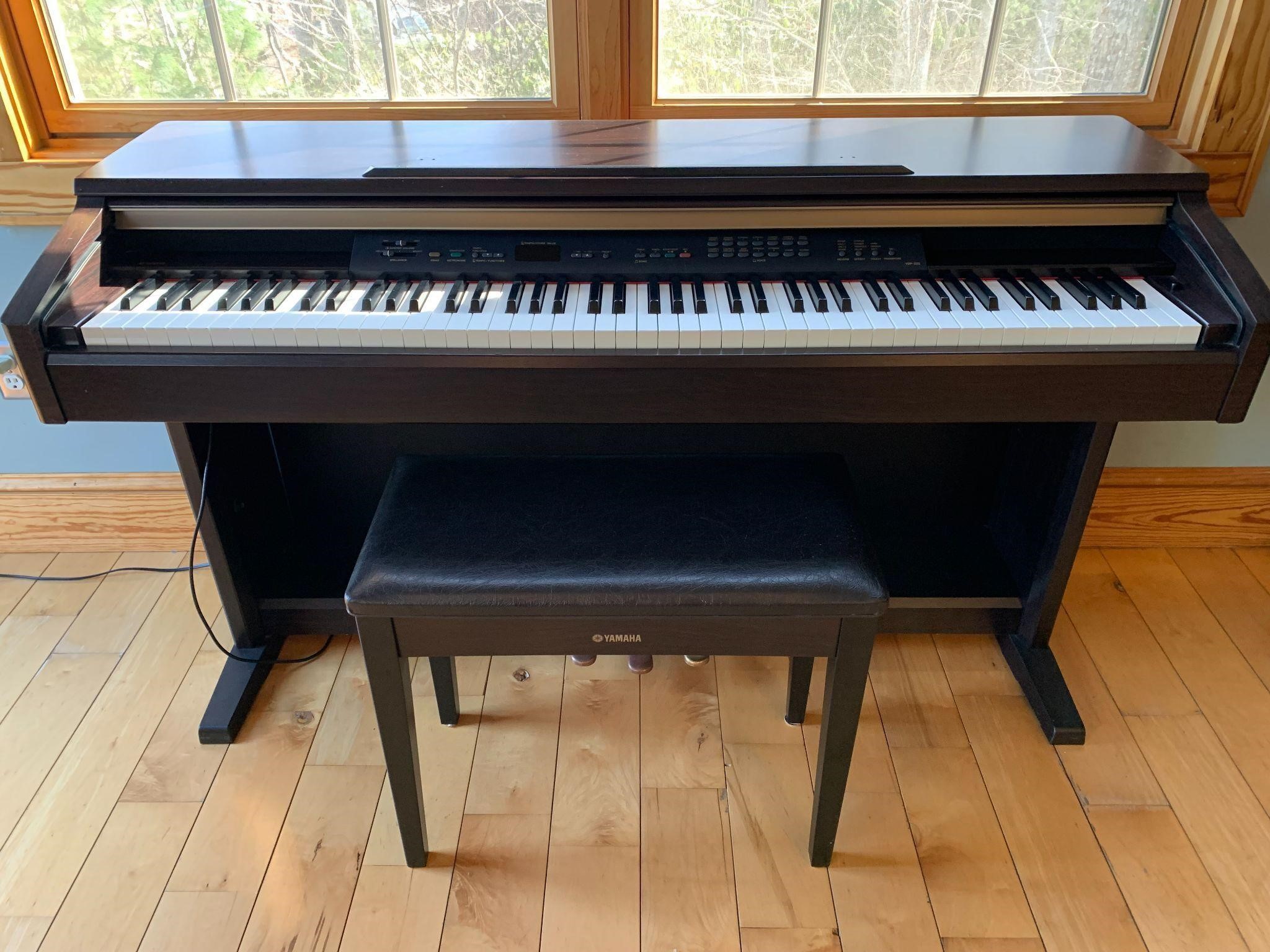 Yamaha YDP-223 Electric Piano