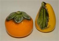 Vintage Realistic Pear and Orange Shakers