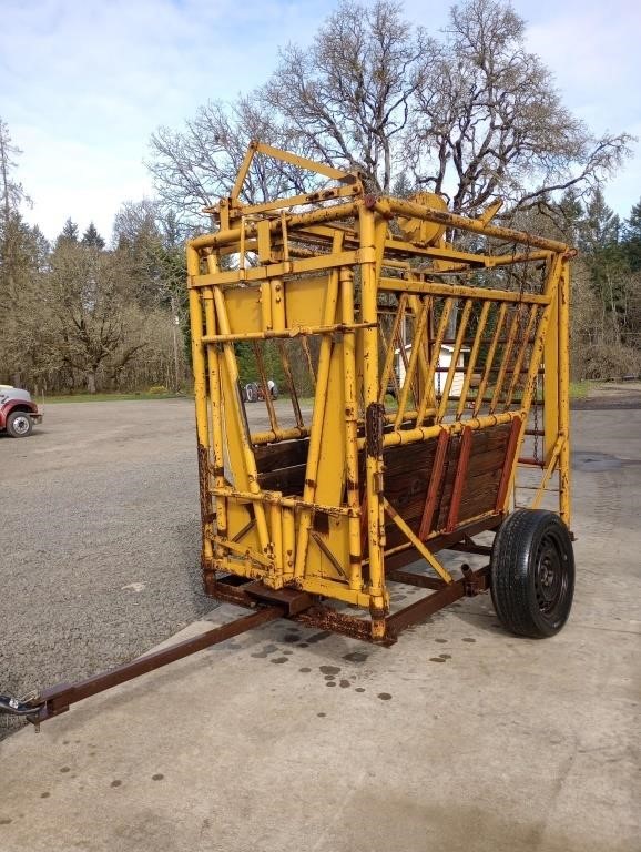 PORTABLE CATTLE SQUEEZE TRAILER