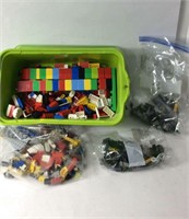 Small LEGO Bin W/Asst. LEGO Pieces. U8B