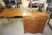 Antique Sewing Machine in Wooden Case 25.5x18x30H
