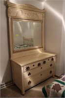 4 Drawer Dresser w/Bevel Mirror