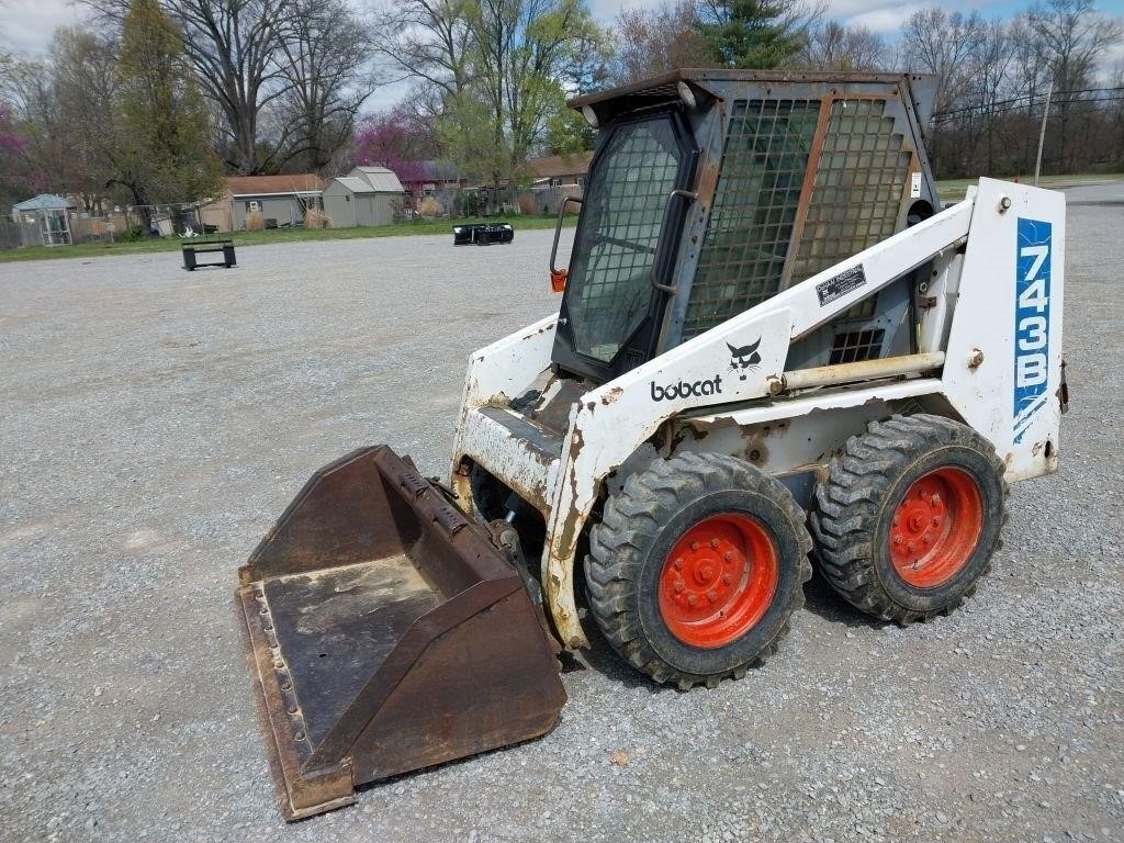 Bobcat 743B W/ Bucket