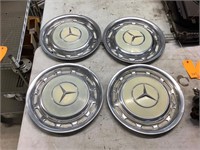 4 Mercedes hubcaps