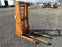 Blue Giant M15-52 Straddle Stacker Lift