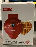 Dash D Heart Mini Waffle Maker