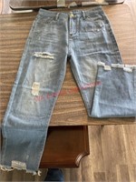 Size L boyfriend Cut Jeans (living room)