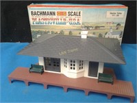 PLASTICVILLE #1911-200 O/S Suburban Station w/Box