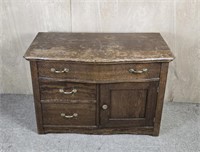 CHAMBER POT DRESSER