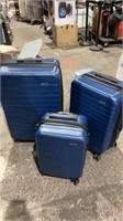 Amazon basics, rolling suitcase, set scratched