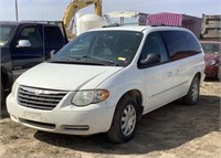 2005 Chrysler Town & Country  263,157 miles