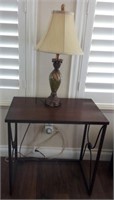D - SIDE TABLE & TABLE LAMP (L28)