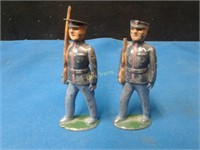 MANOIL - TWO MARCHING MARINES (2)