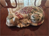 Decorative ceramic cat