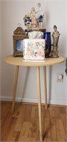 Side Table With Miscellaneous Decor See Desc