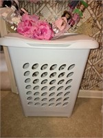 White Plastic Clothes Hamper with Lid