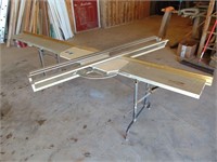 Cutting table for siding